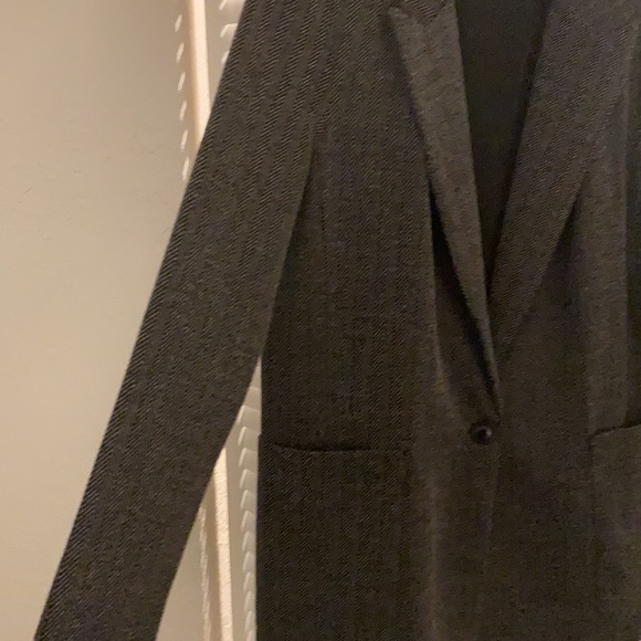 Cute business casual blazer. Long enough to wear with cute shorts and boots. - Picture 2 of 4